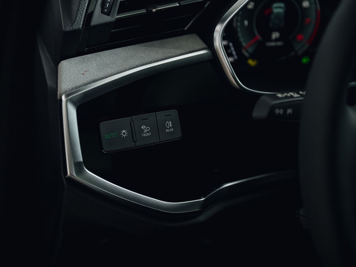 Audi Q3 - фото 21