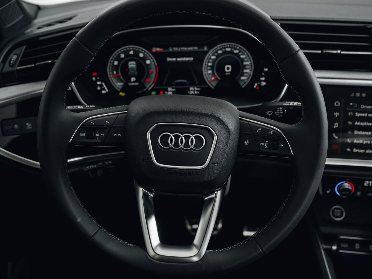 Audi Q3 - фото 23