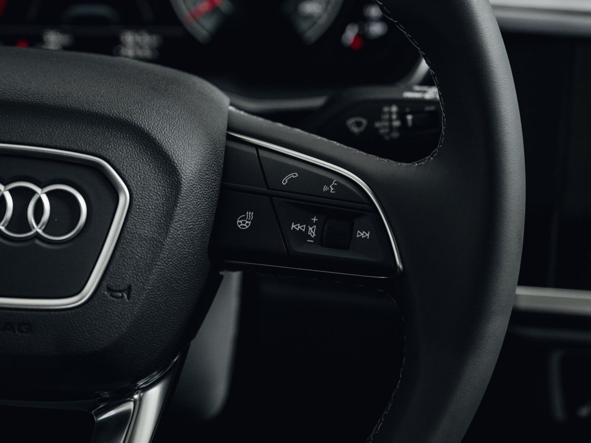Audi Q3 - фото 24