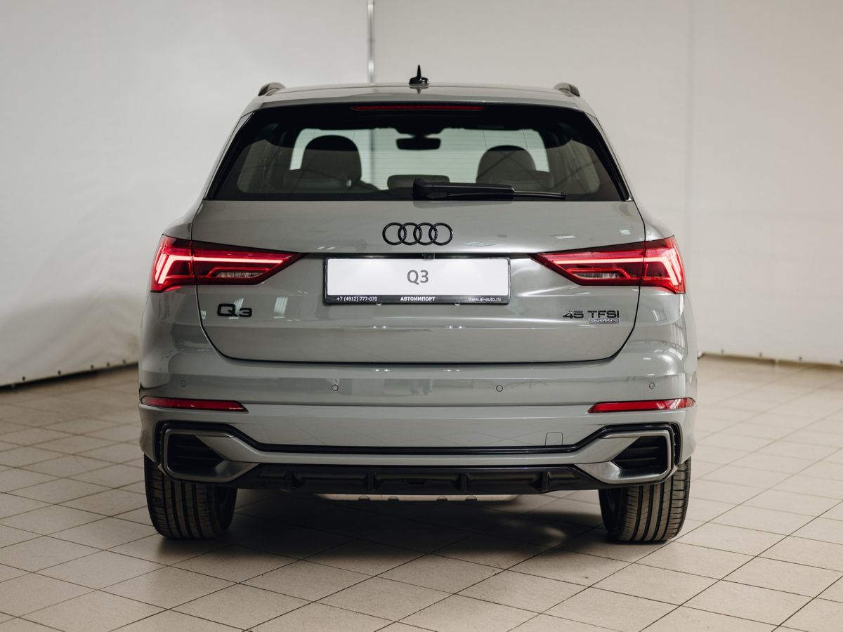 Audi Q3 - фото 8