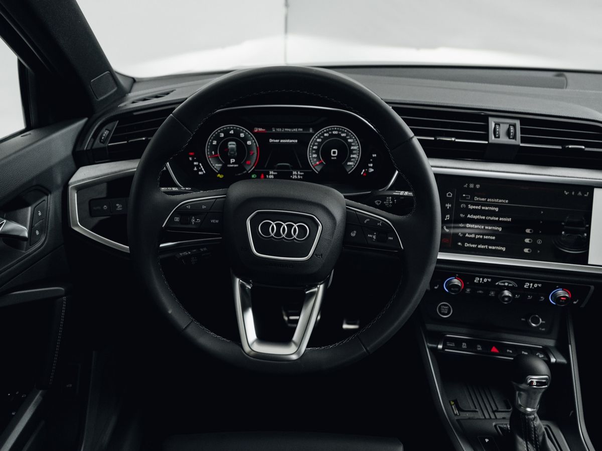 Audi Q3 - фото 27