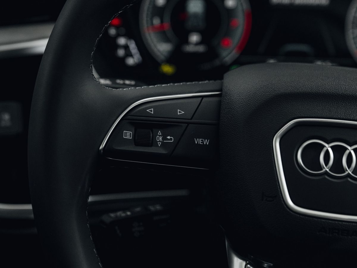 Audi Q3 - фото 22