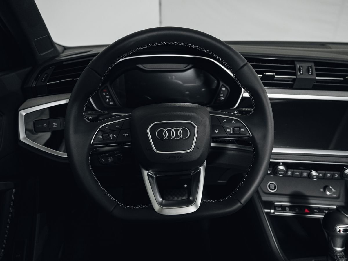 Audi Q3 - фото 24