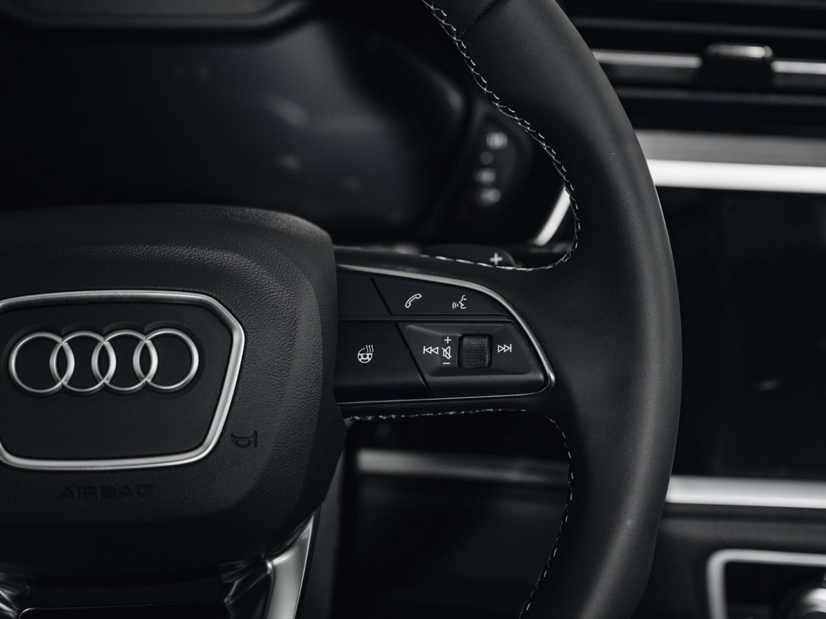 Audi Q3 - фото 25