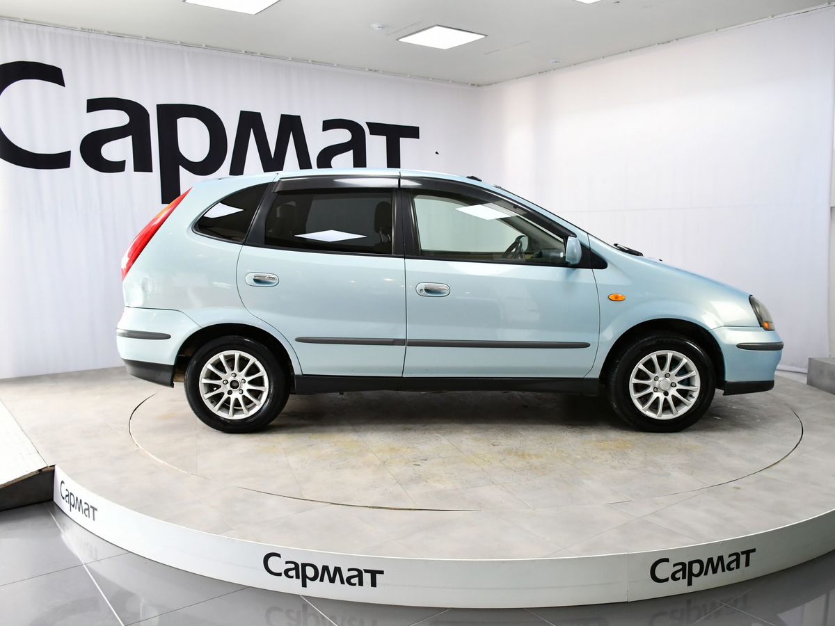 Nissan Tino