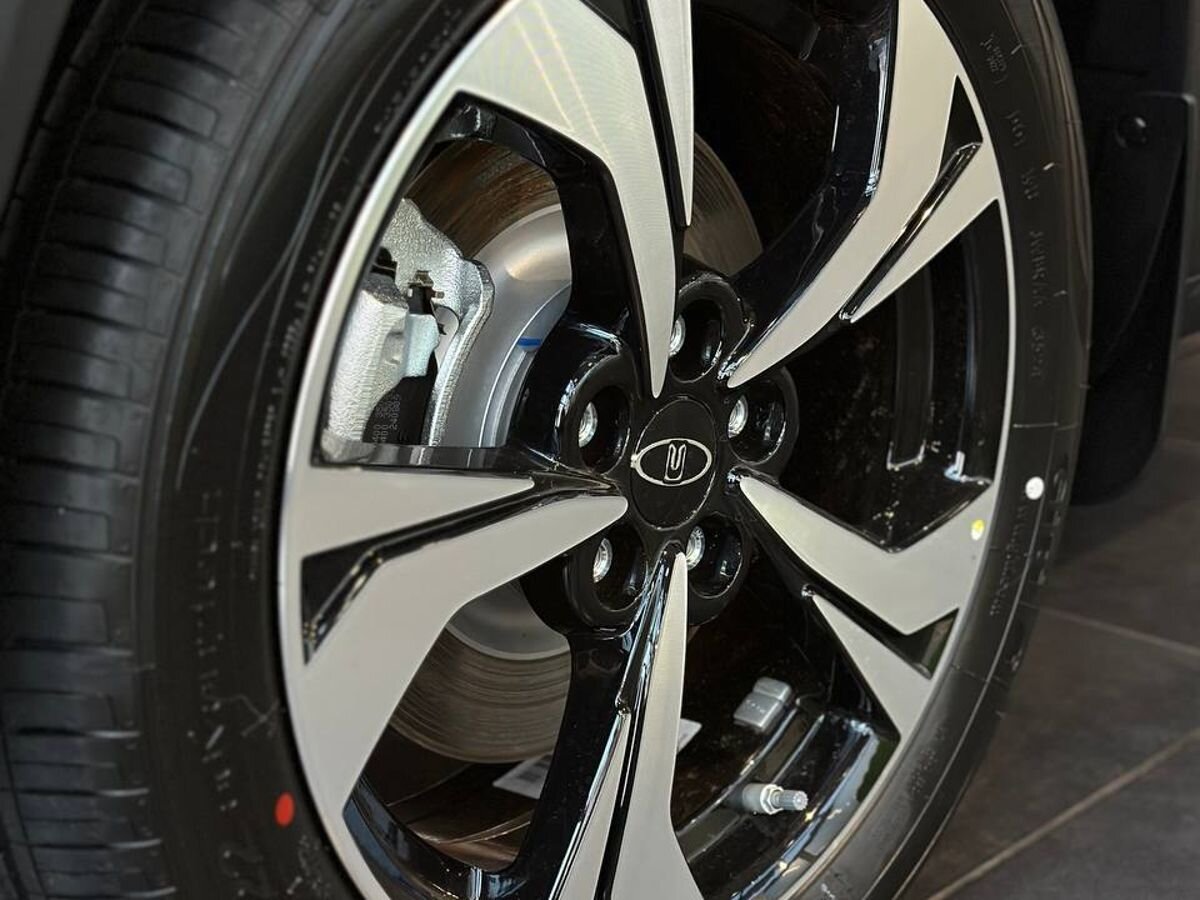 Москвич 3 2025 12