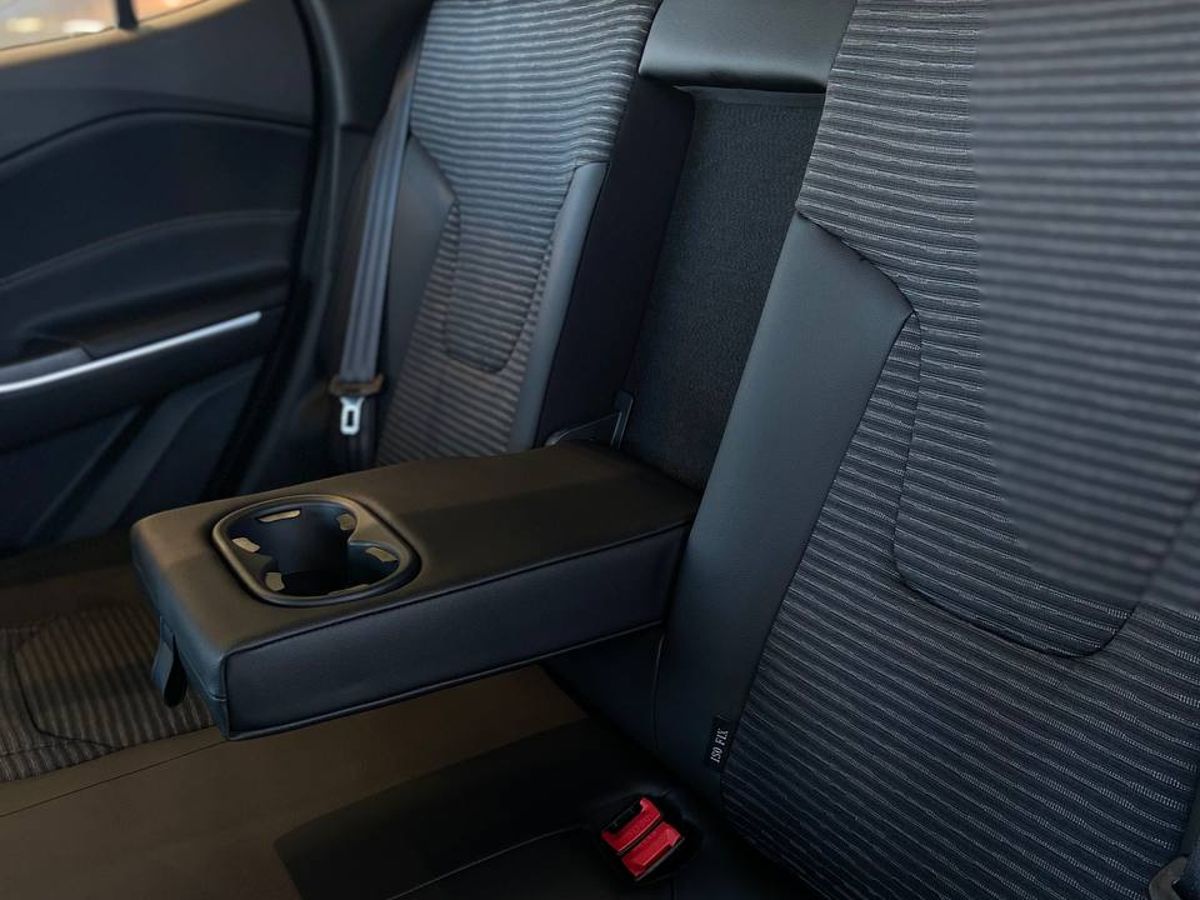 Москвич 3 2025 4