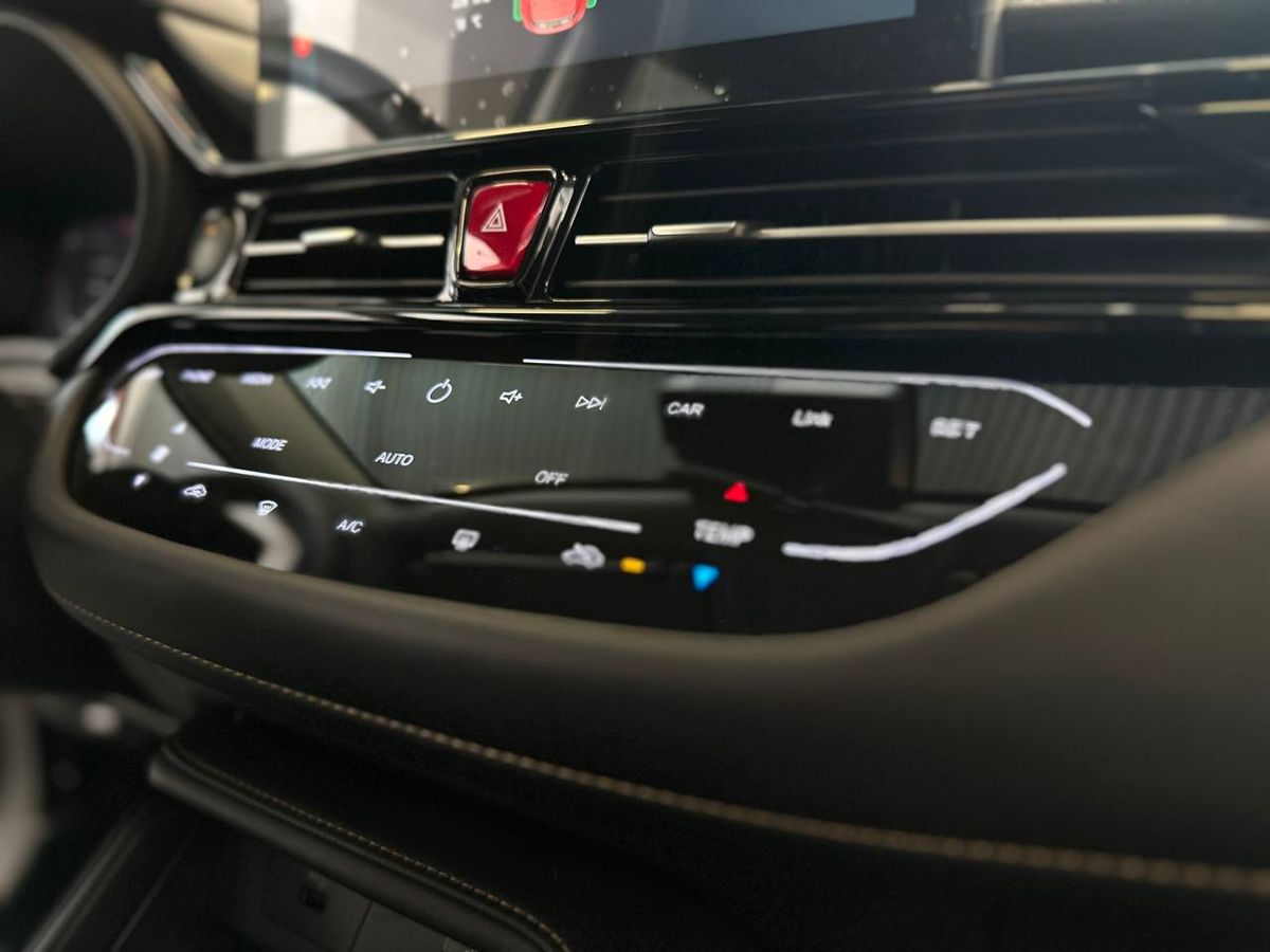 Москвич 3 2025 11