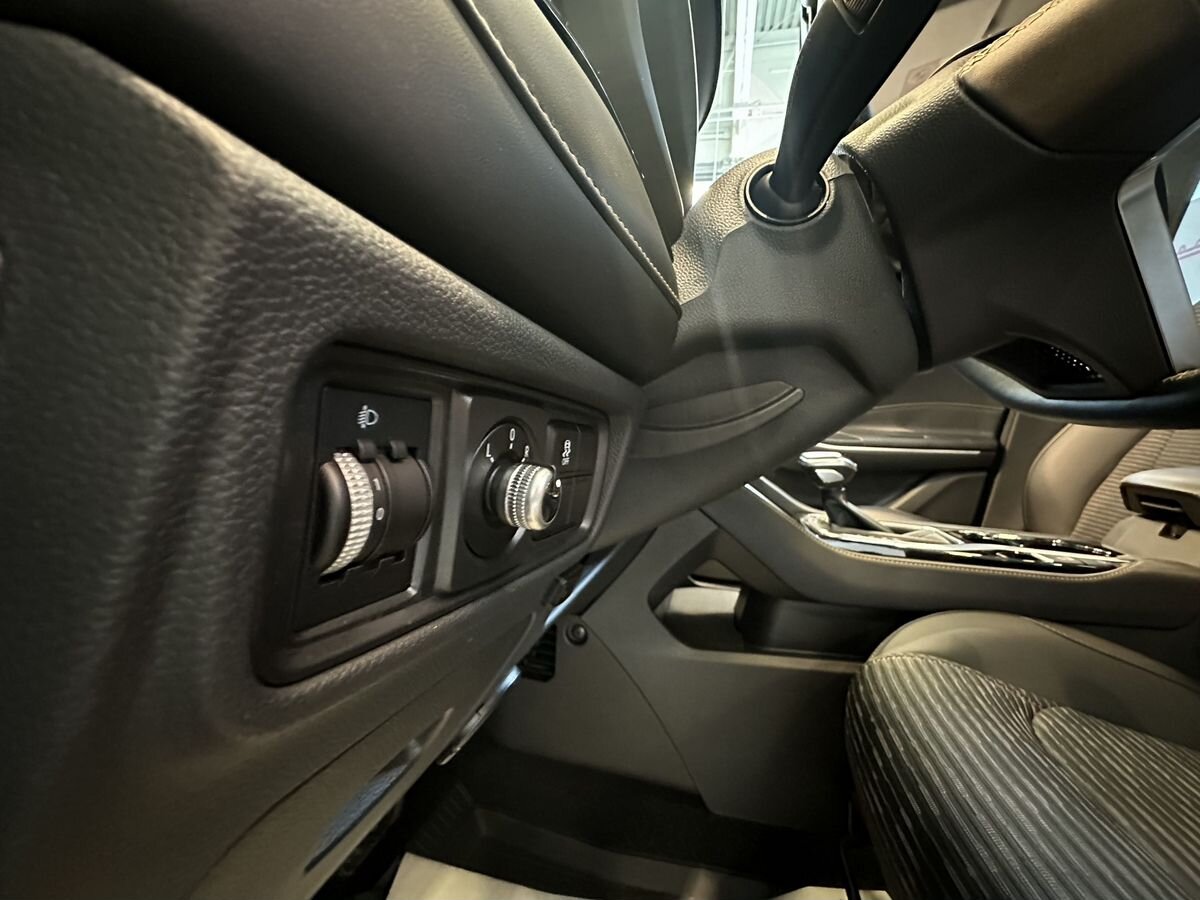 Москвич 3 2025 8