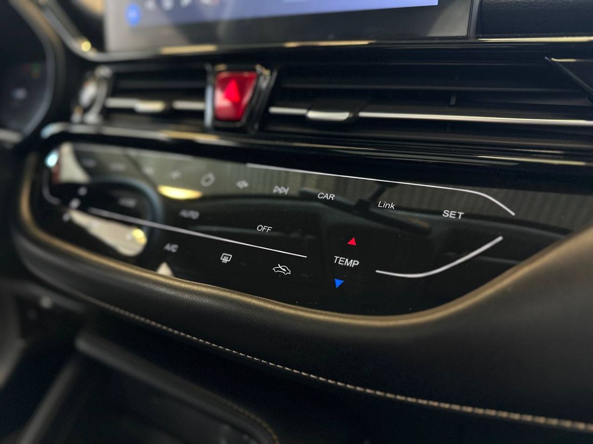 Москвич 3е 2023 5