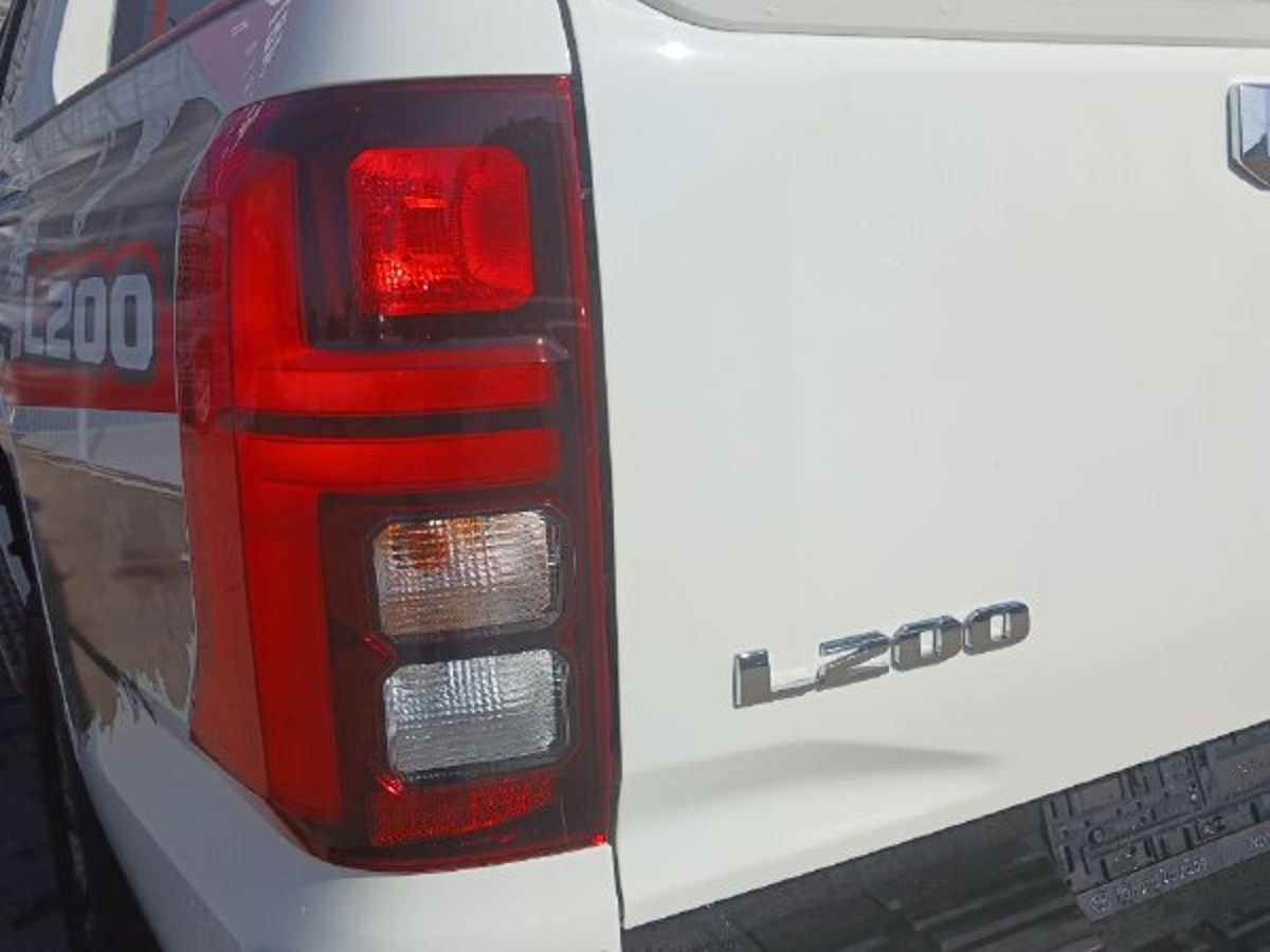 Mitsubishi L200 - фото 10