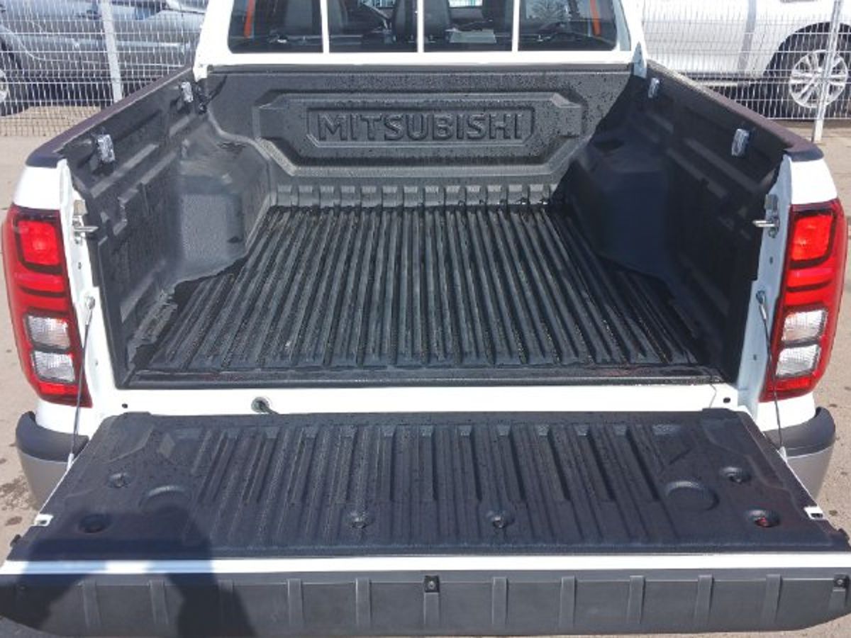Mitsubishi L200 - фото 26