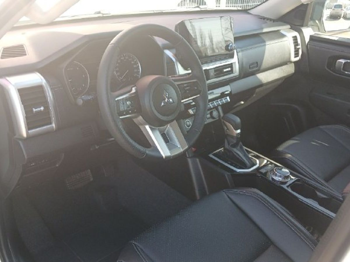 Mitsubishi L200 - фото 12