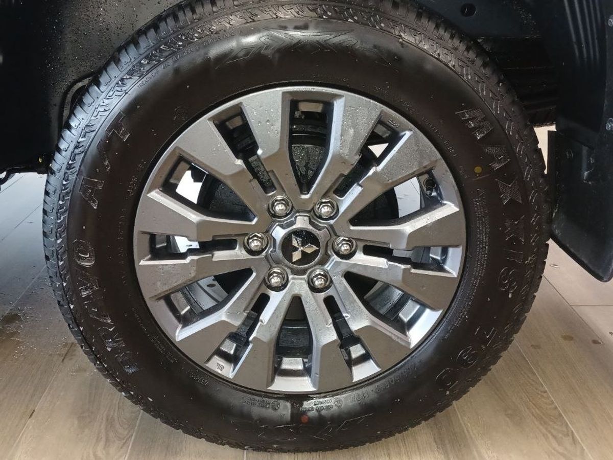 Mitsubishi L200 - фото 24