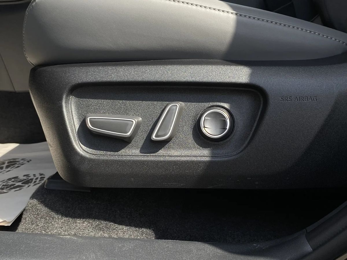 Toyota RAV4 - фото 9