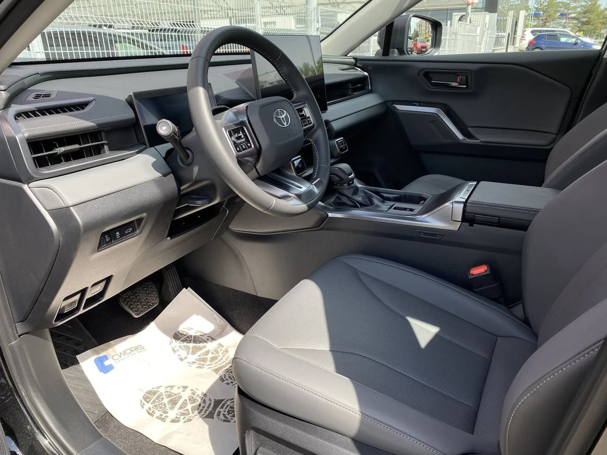 Toyota RAV4 - фото 10