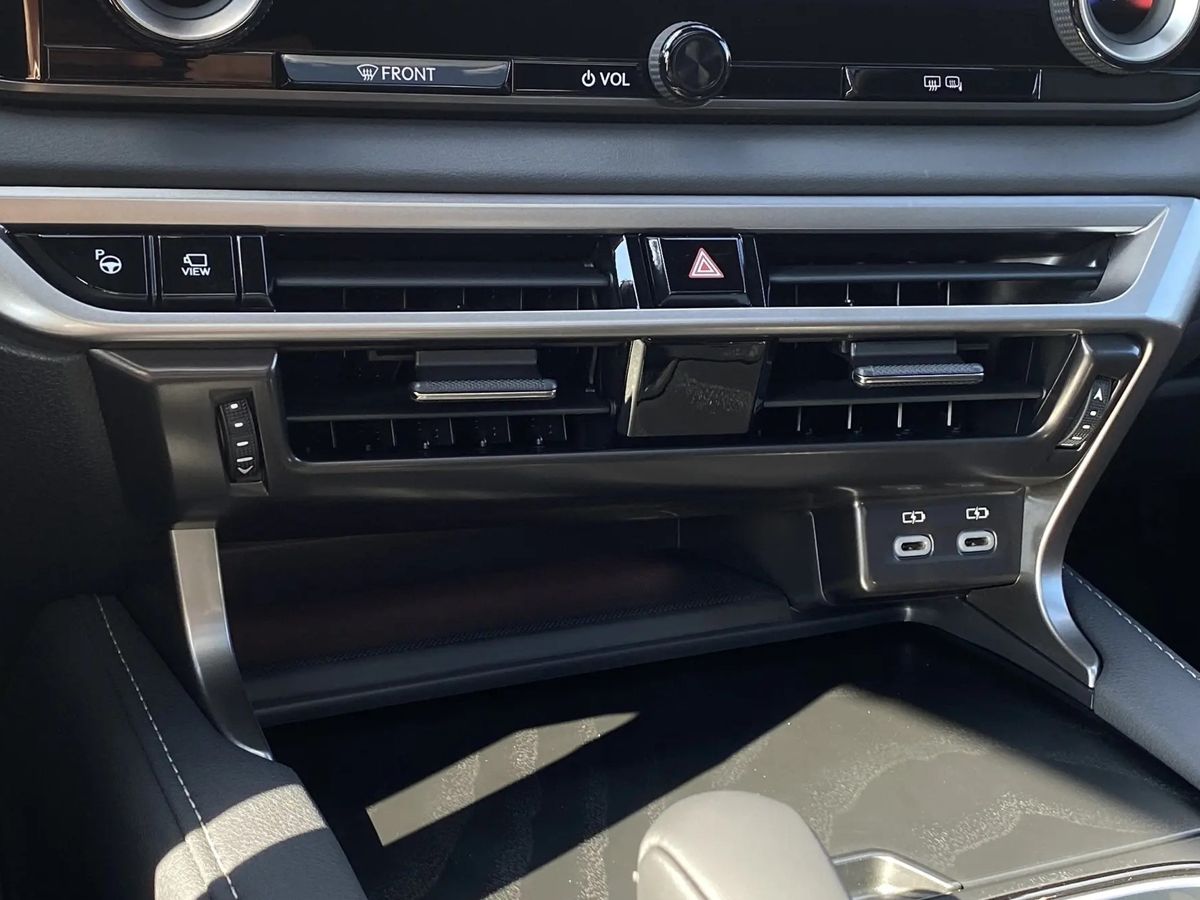 Lexus RX - фото 28