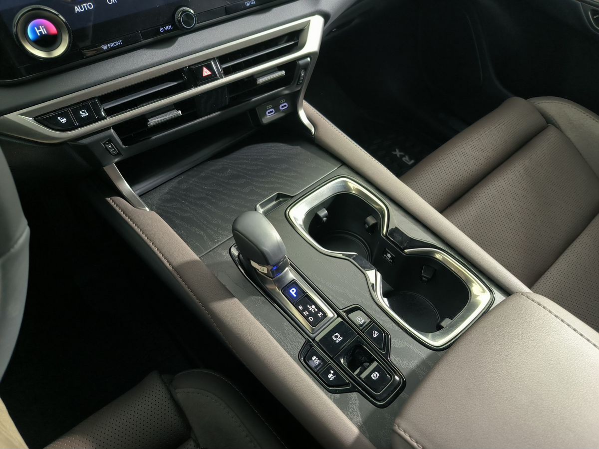 Lexus RX - фото 24
