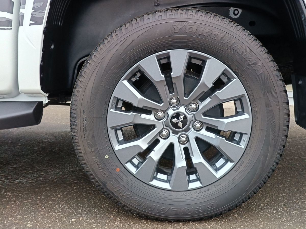 Mitsubishi L200 - фото 16