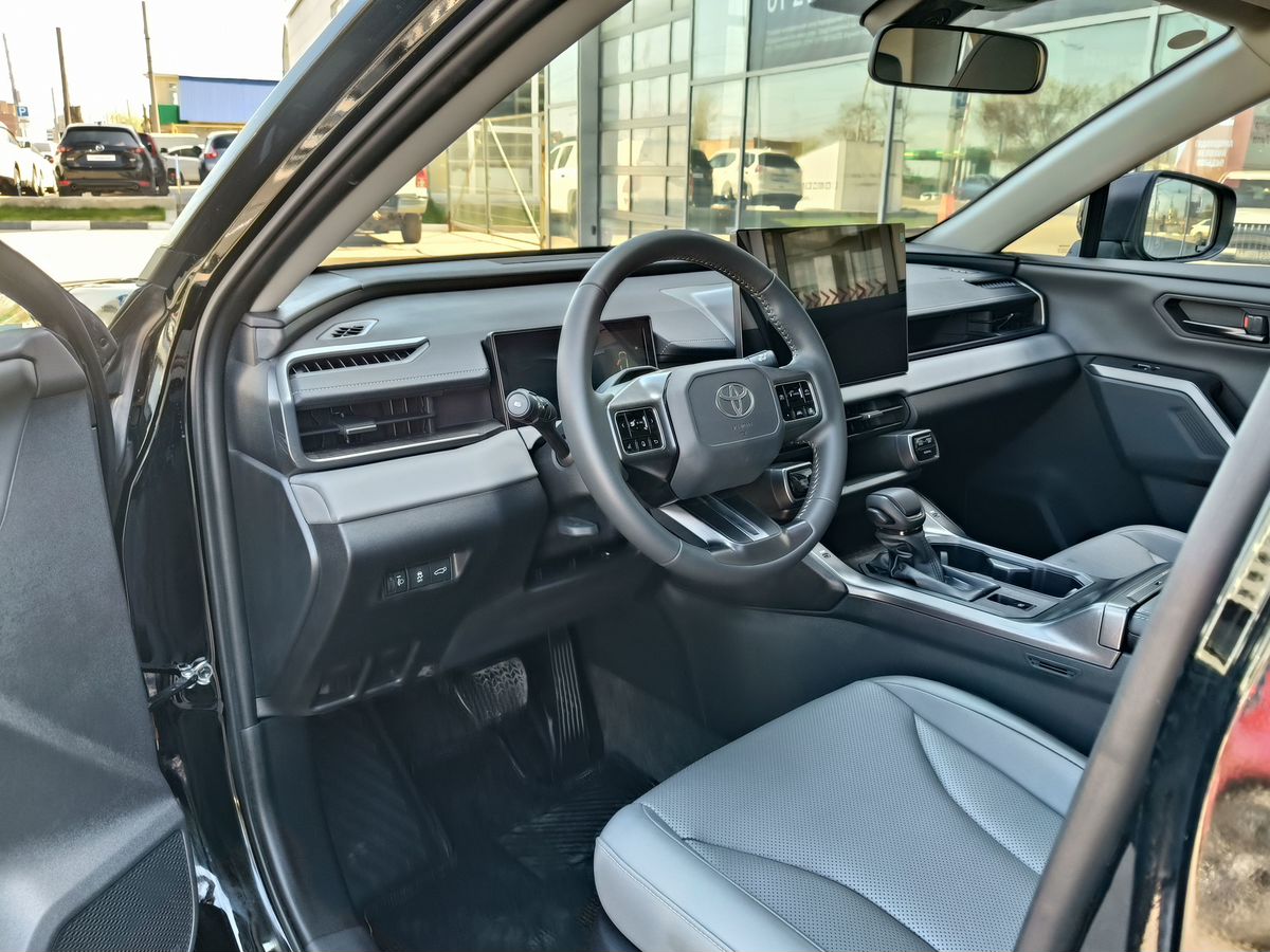 Toyota RAV4 - фото 3