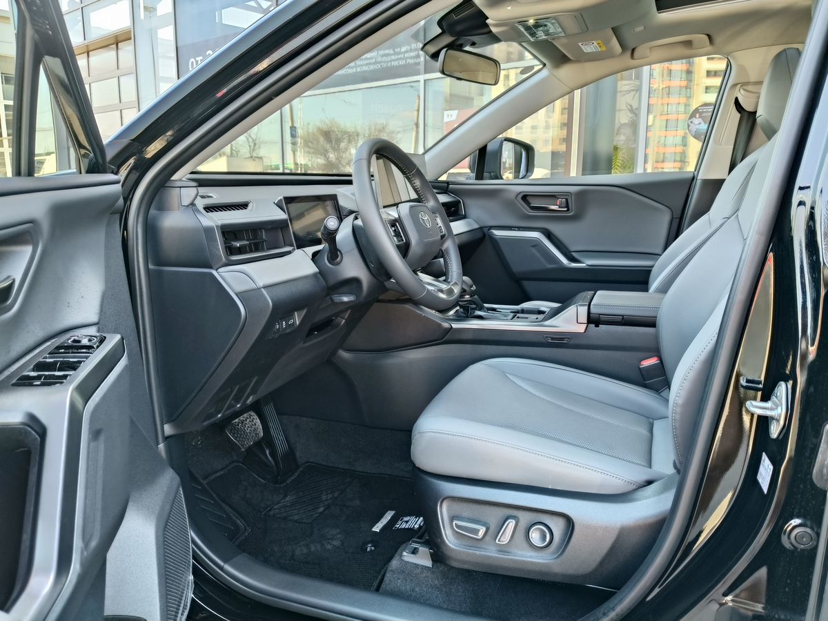 Toyota RAV4 - фото 2