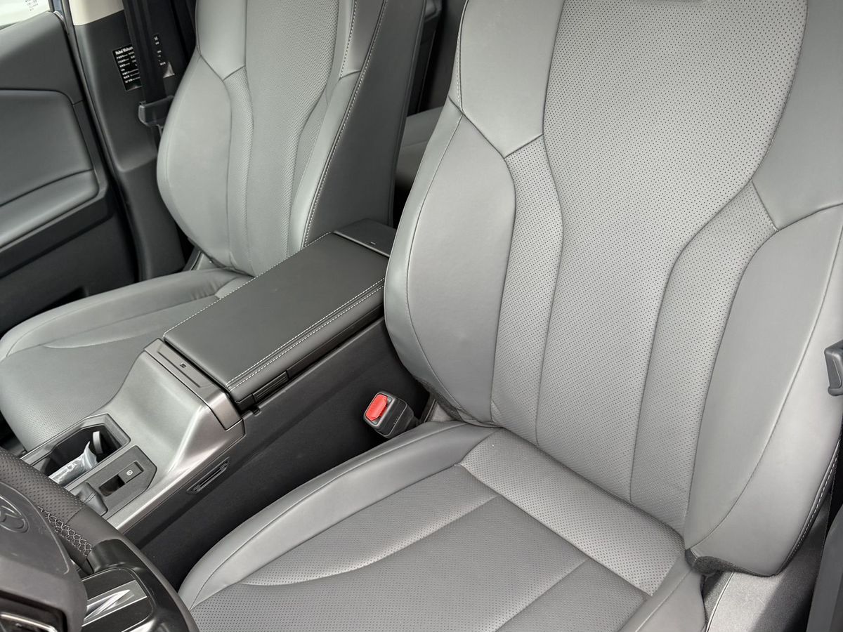 Toyota RAV4 - фото 7