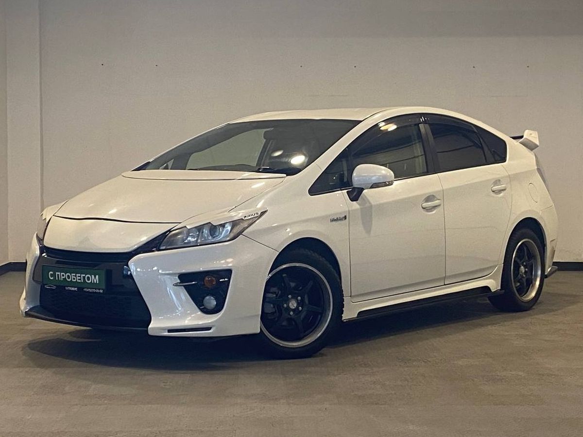 Toyota Prius III Рестайлинг (XW30)