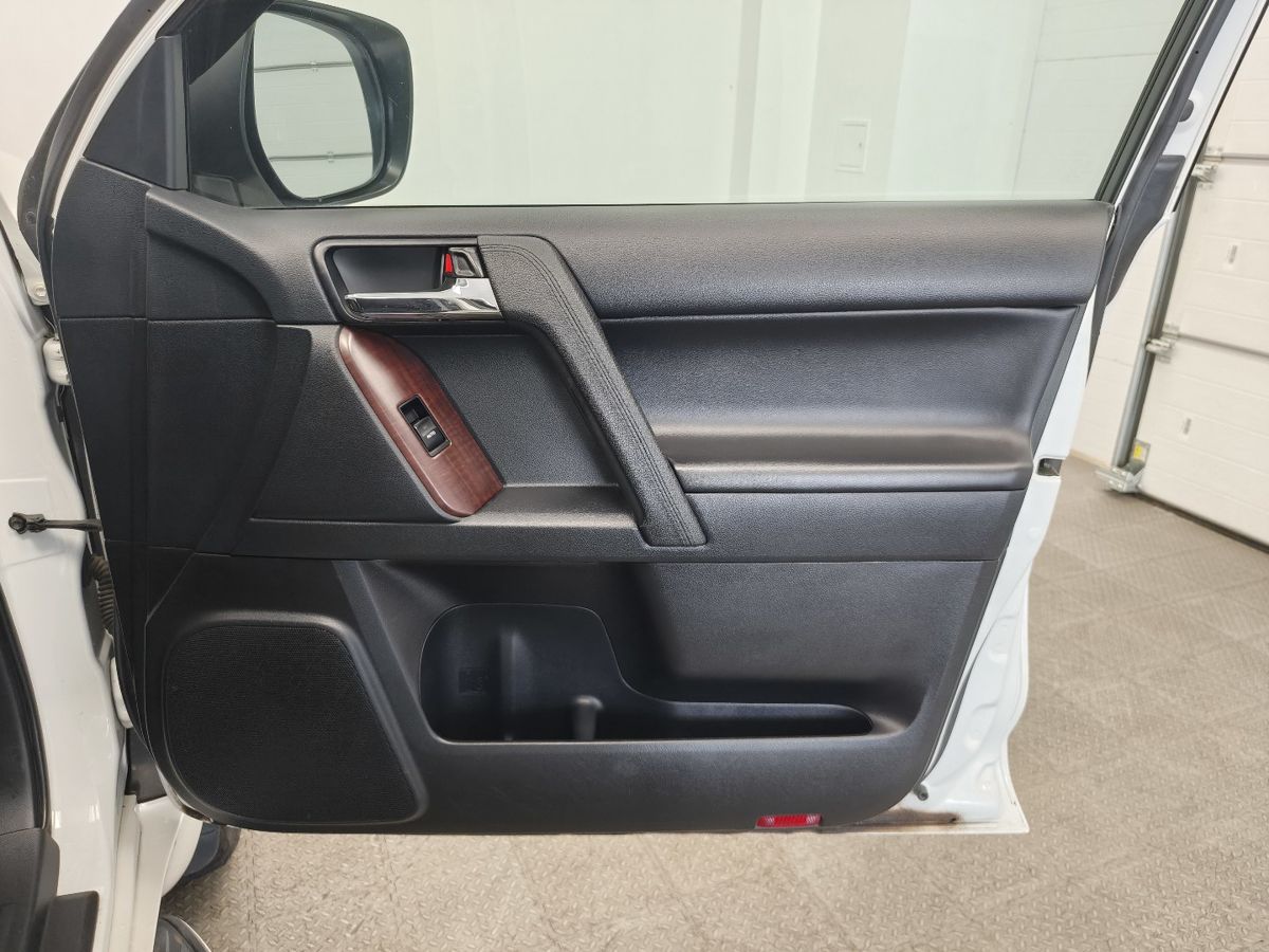 Toyota Land Cruiser Prado 150 Series Рестайлинг 1