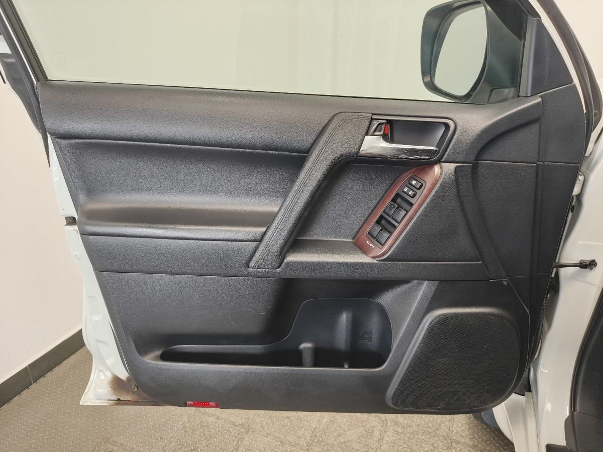 Toyota Land Cruiser Prado 150 Series Рестайлинг 1