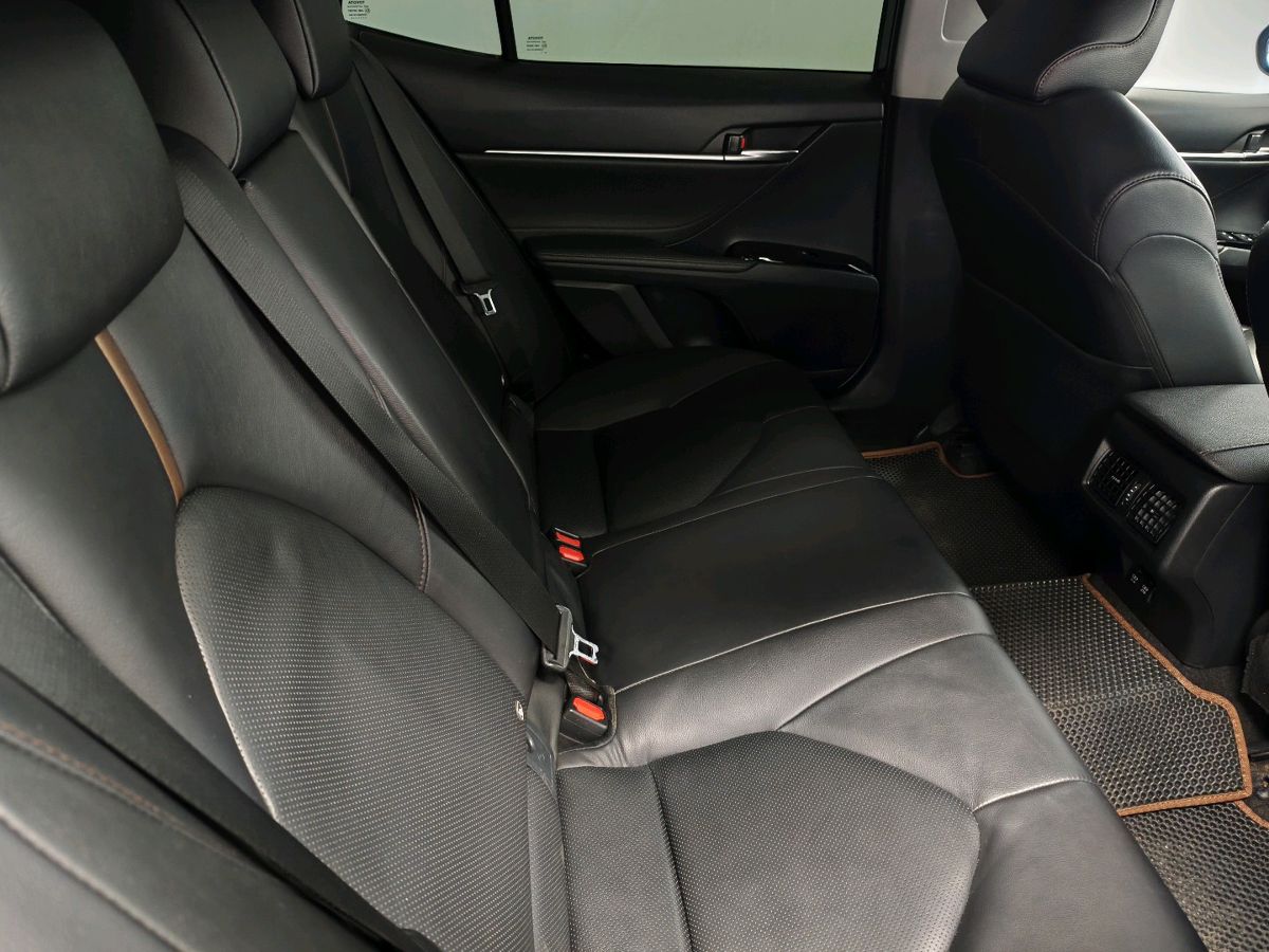 Toyota Camry VIII (XV70)