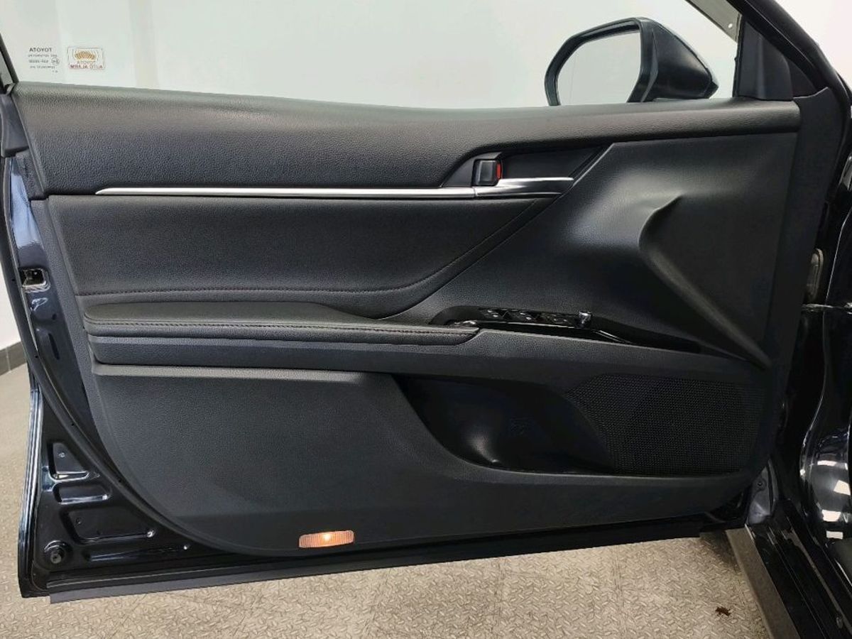 Toyota Camry VIII (XV70)