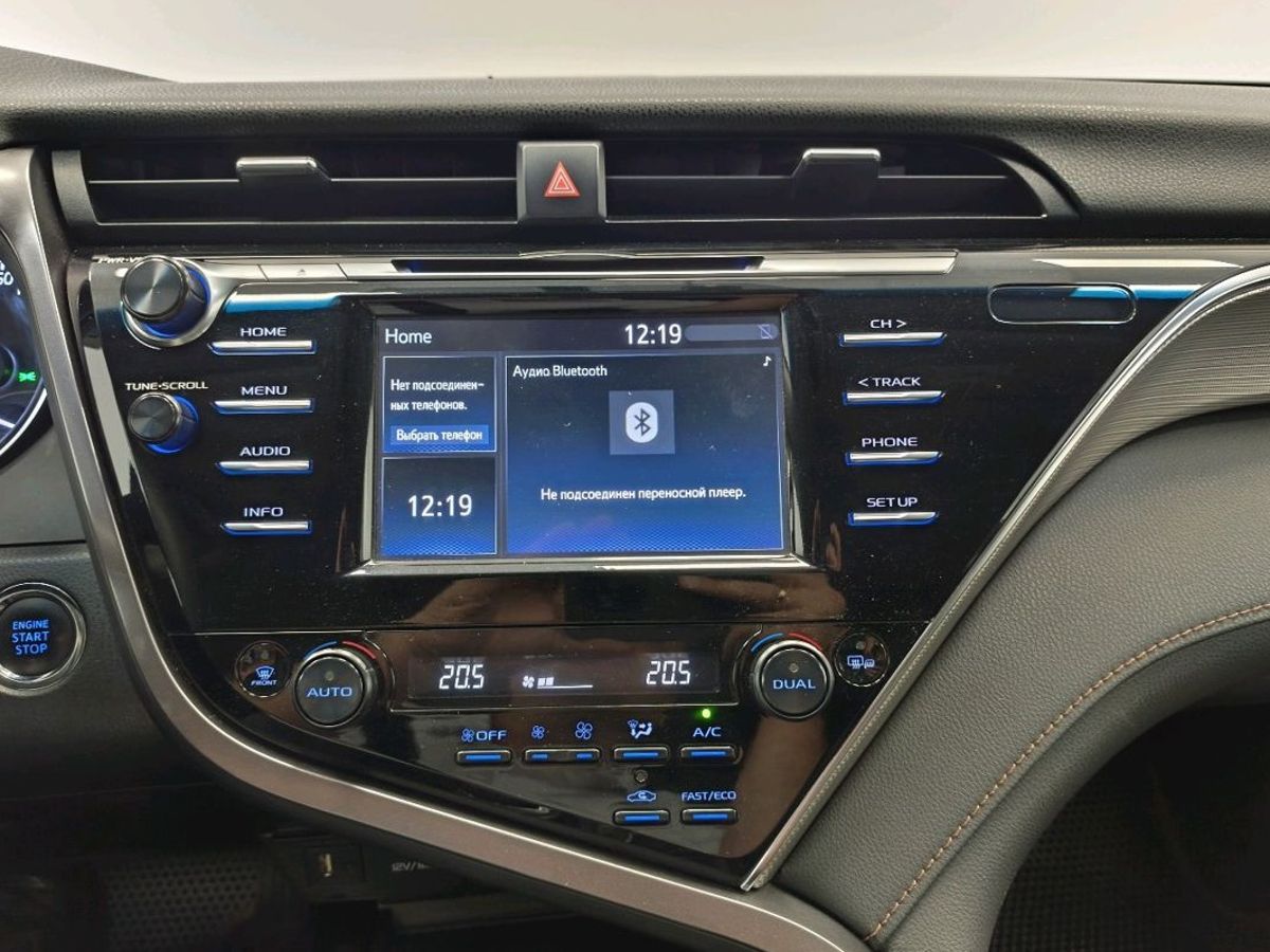 Toyota Camry VIII (XV70)
