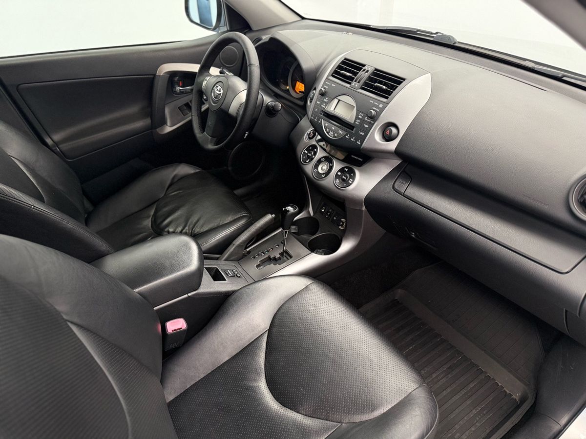 Toyota RAV4 III (XA30)