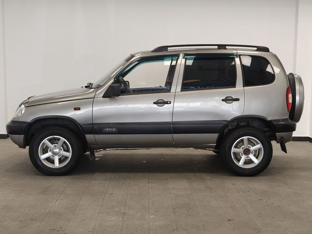 Chevrolet Niva I