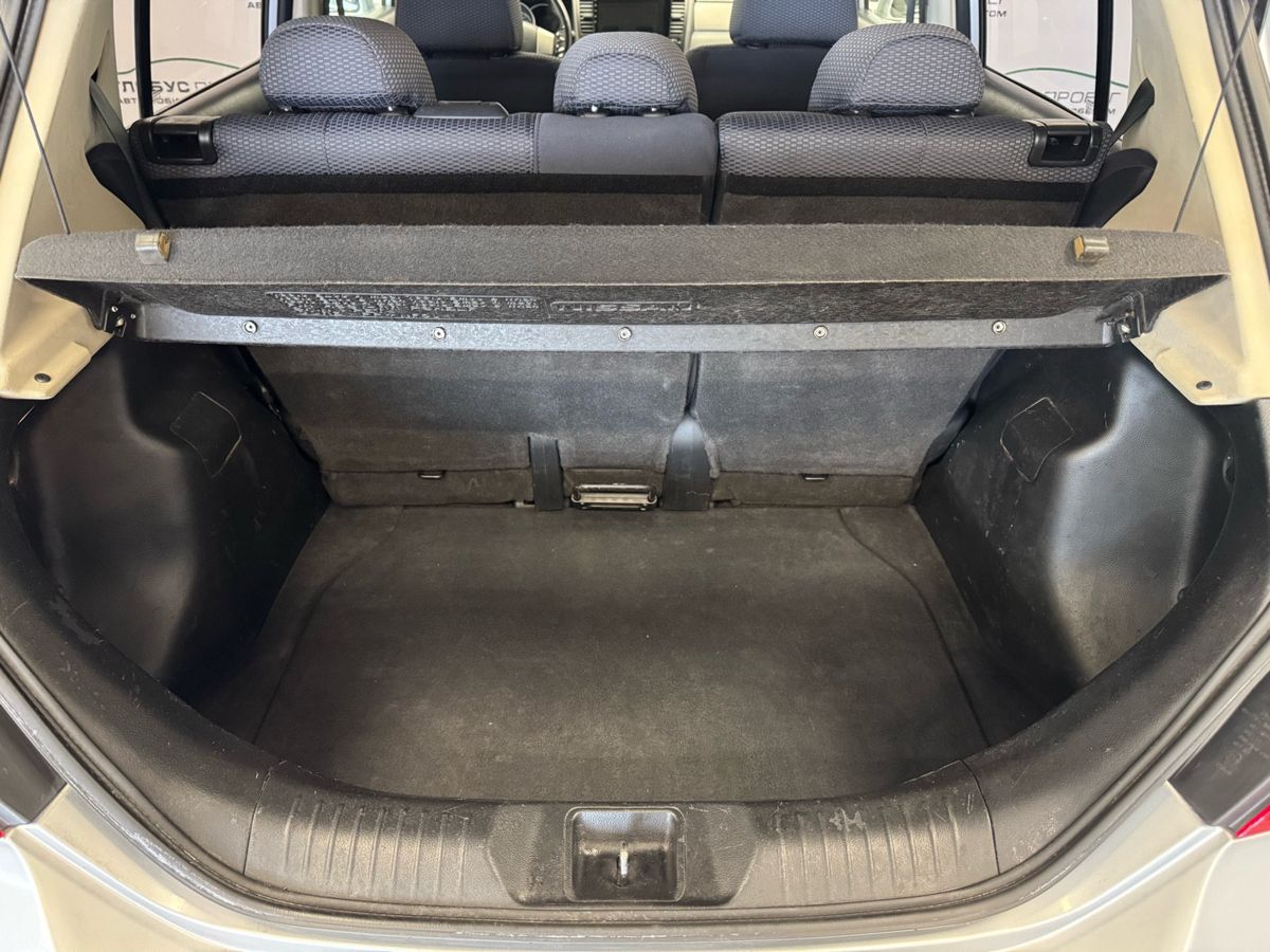 Nissan Tiida I