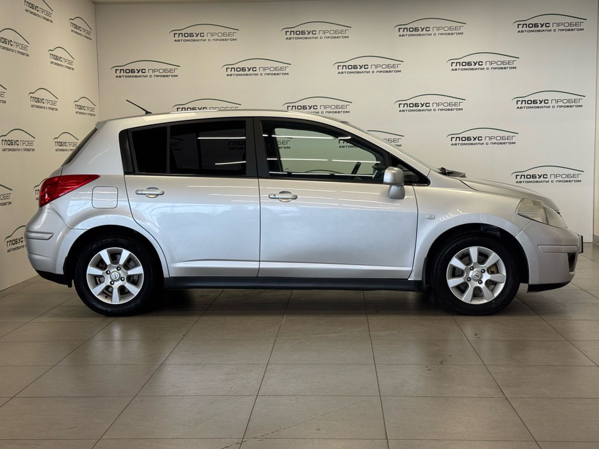 Nissan Tiida I