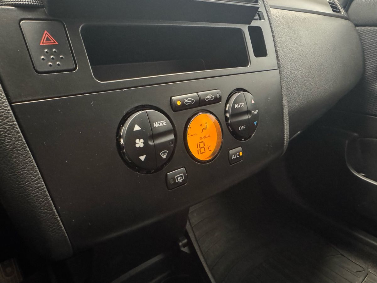 Nissan Tiida I