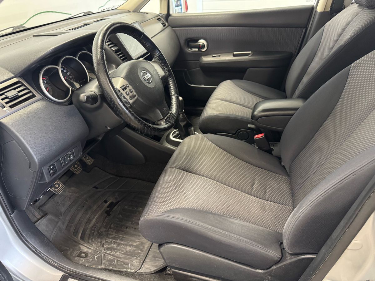 Nissan Tiida I