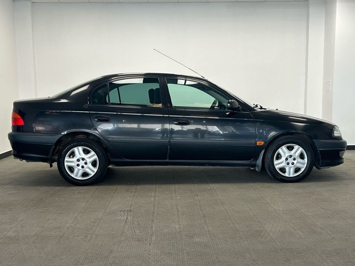 Toyota Avensis I