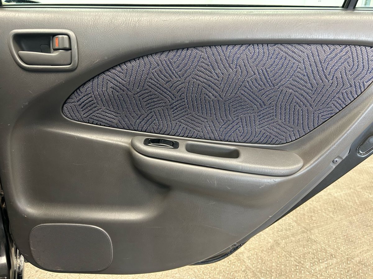 Toyota Avensis I