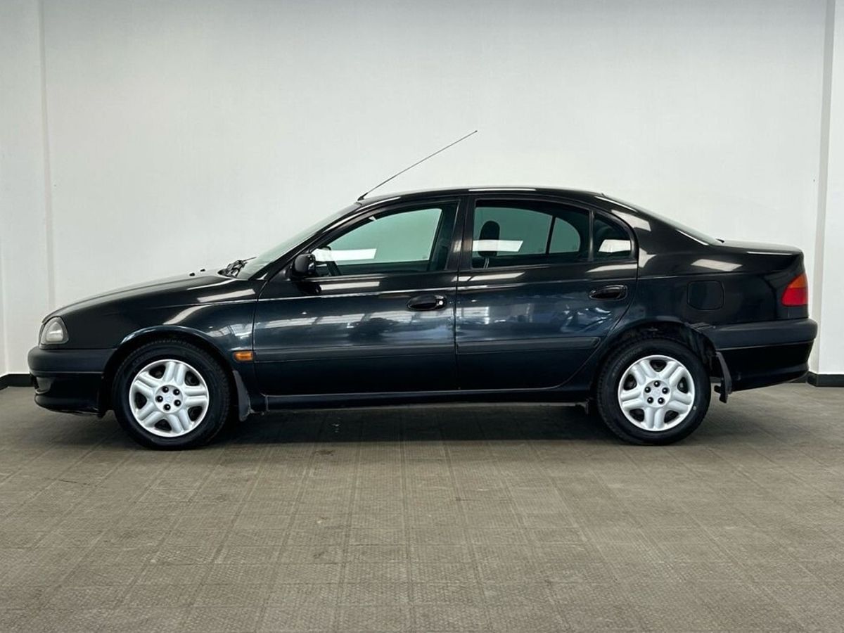 Toyota Avensis I