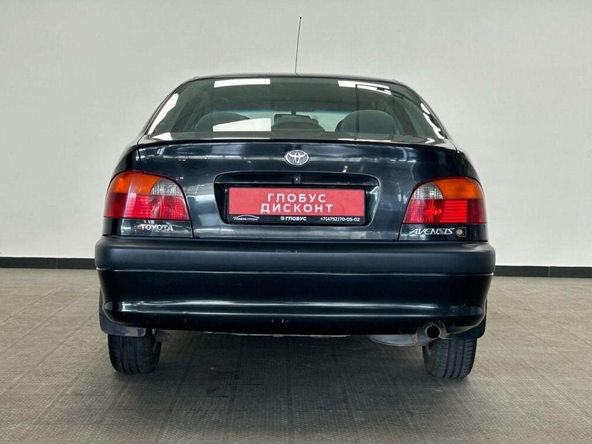 Toyota Avensis I