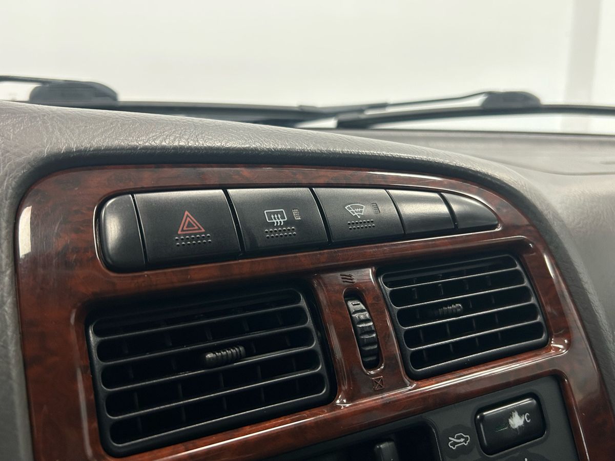 Toyota Avensis I