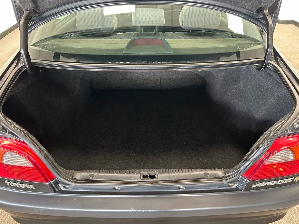Toyota Avensis I