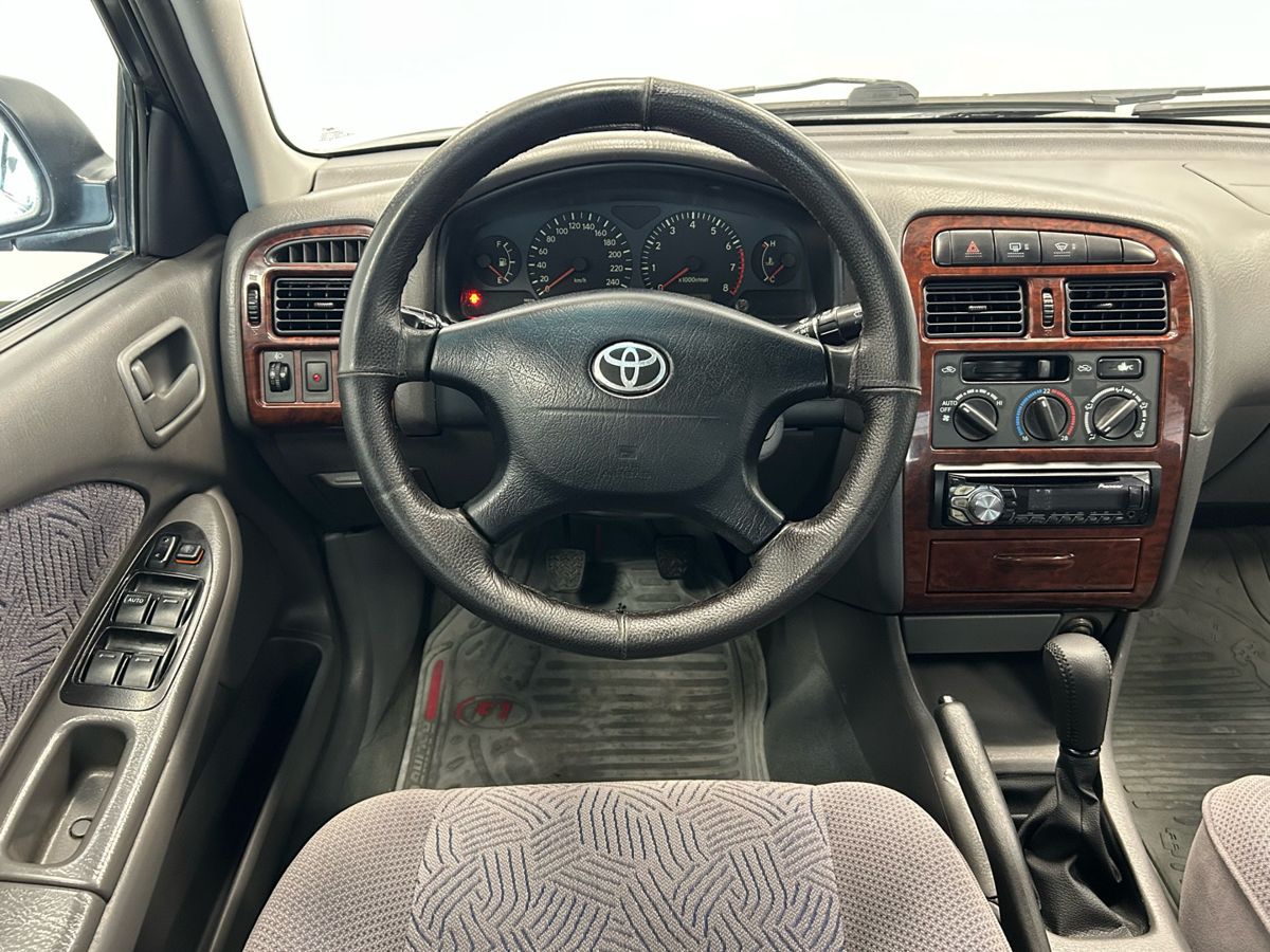 Toyota Avensis I
