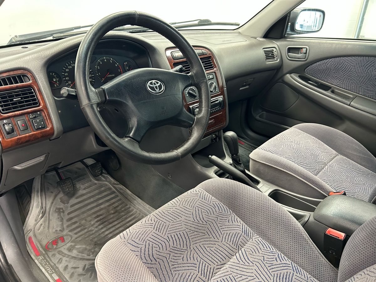 Toyota Avensis I