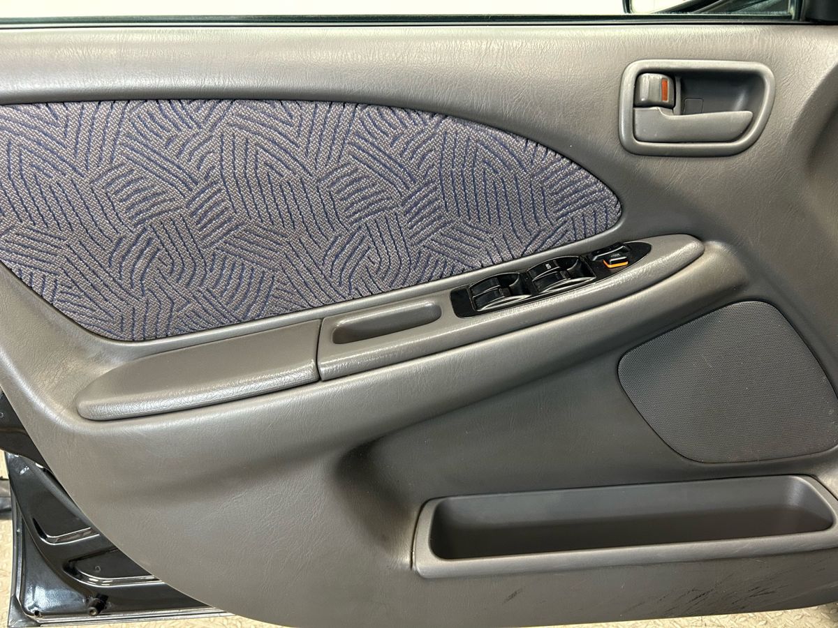 Toyota Avensis I