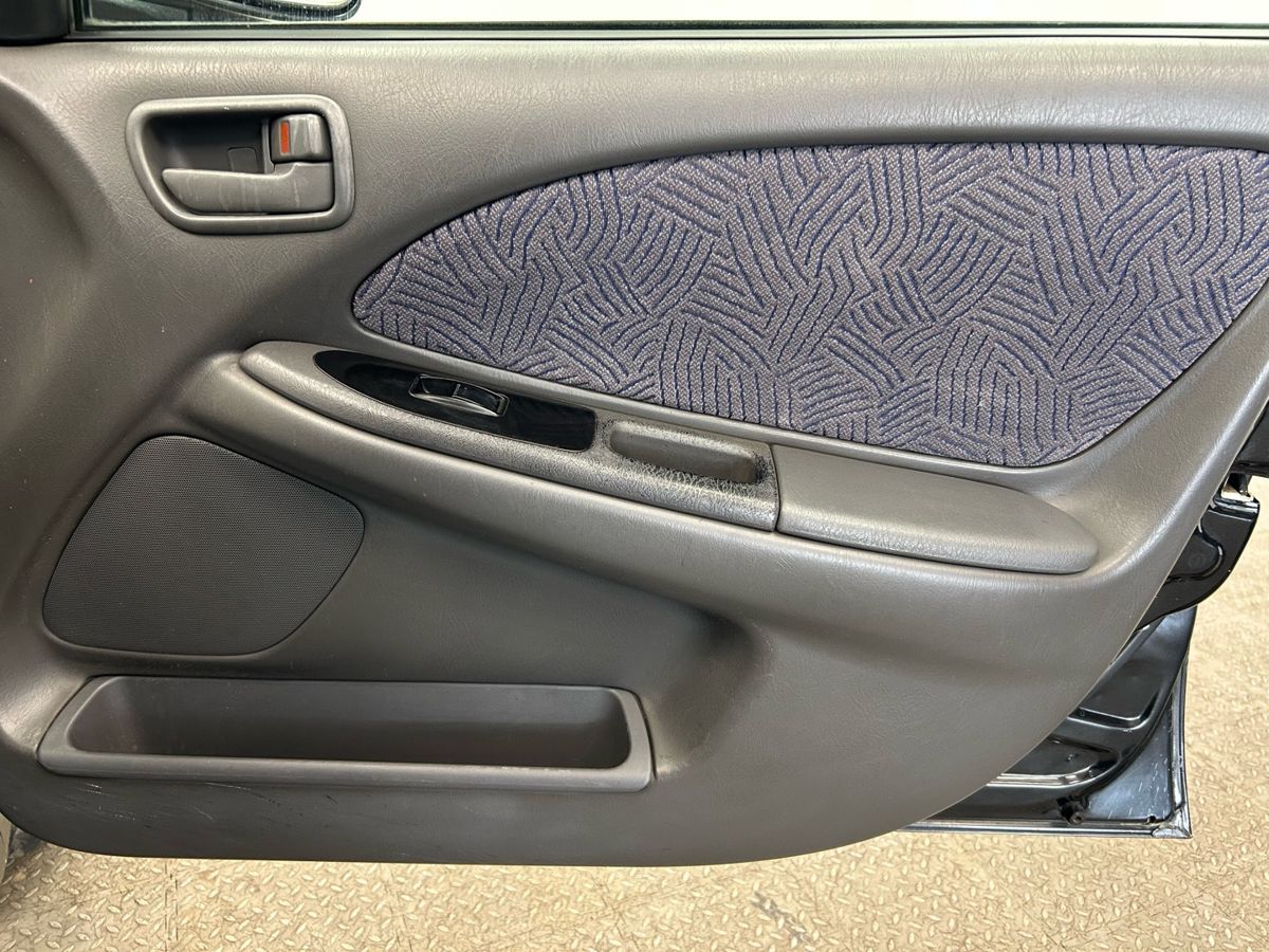Toyota Avensis I