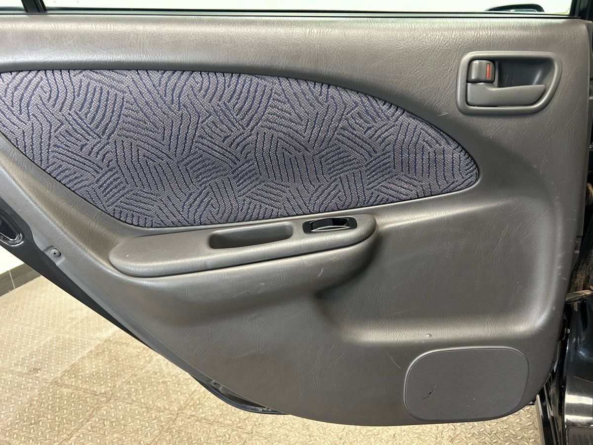 Toyota Avensis I