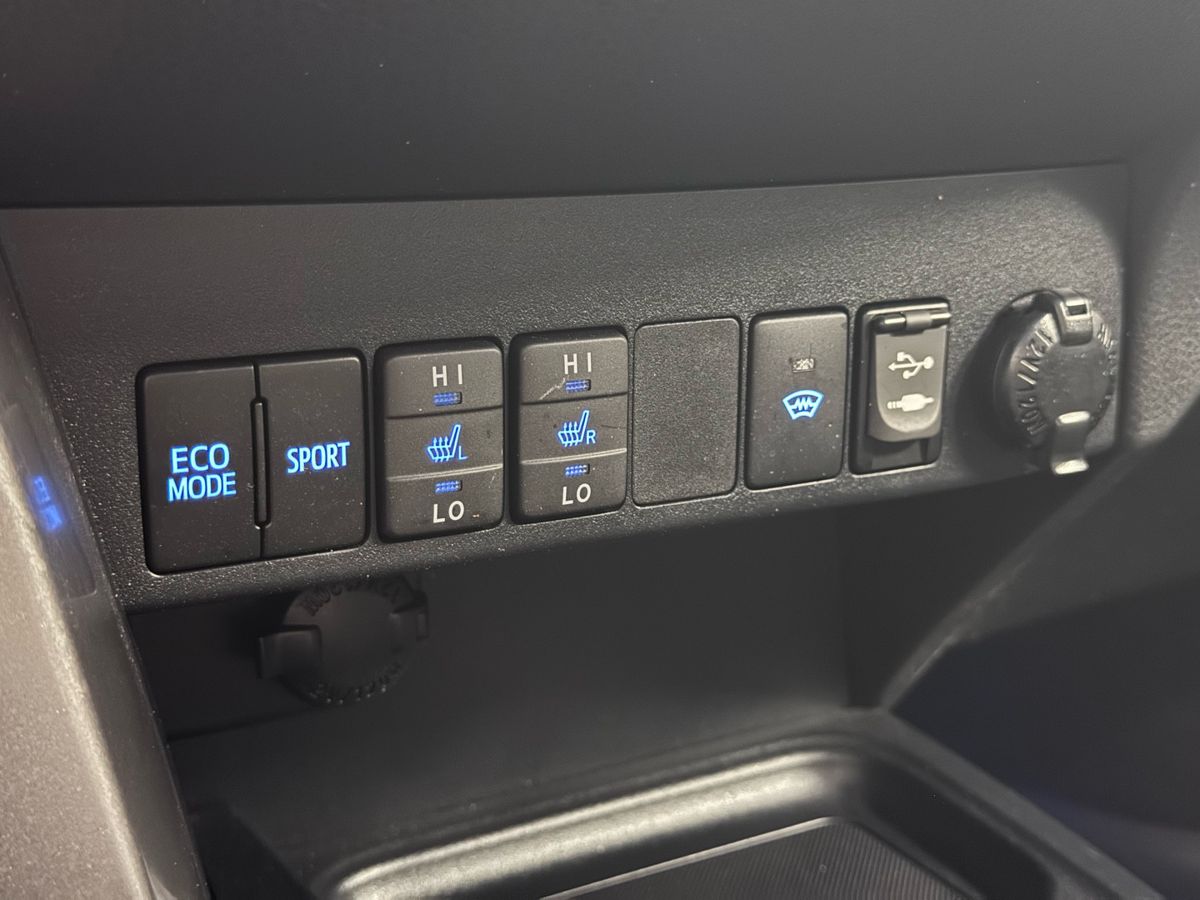Toyota RAV4 IV (XA40) Рестайлинг